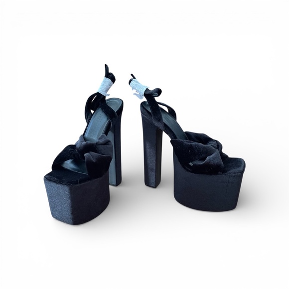 NWOT - Dolls Kill Current Mood High Velvet Platform Heels